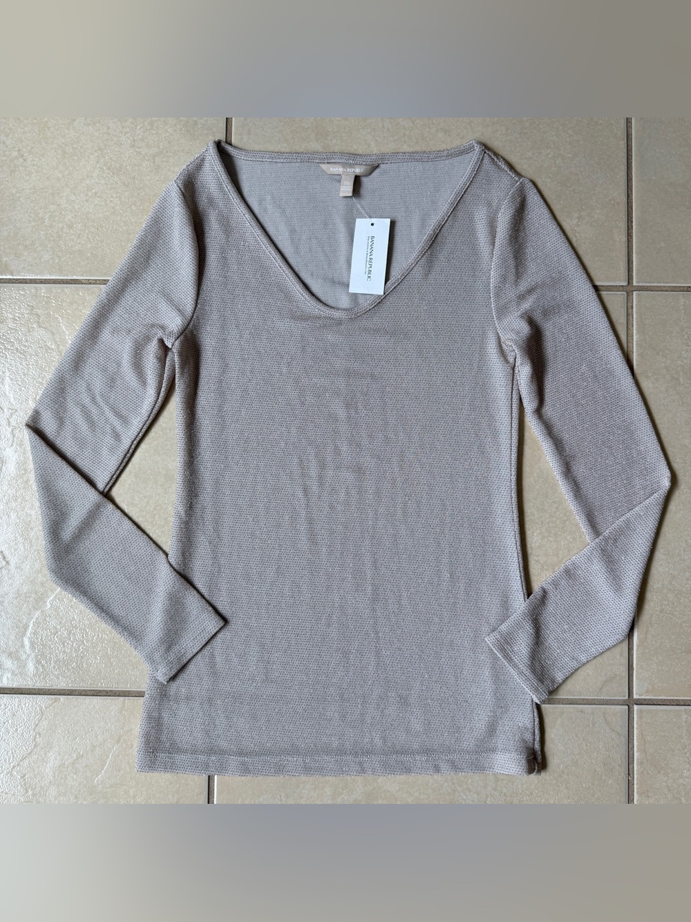 NWT Banana Republic Women's XS Cream Semi-Sheer Shimmer V-Neck Long Sleeve Top